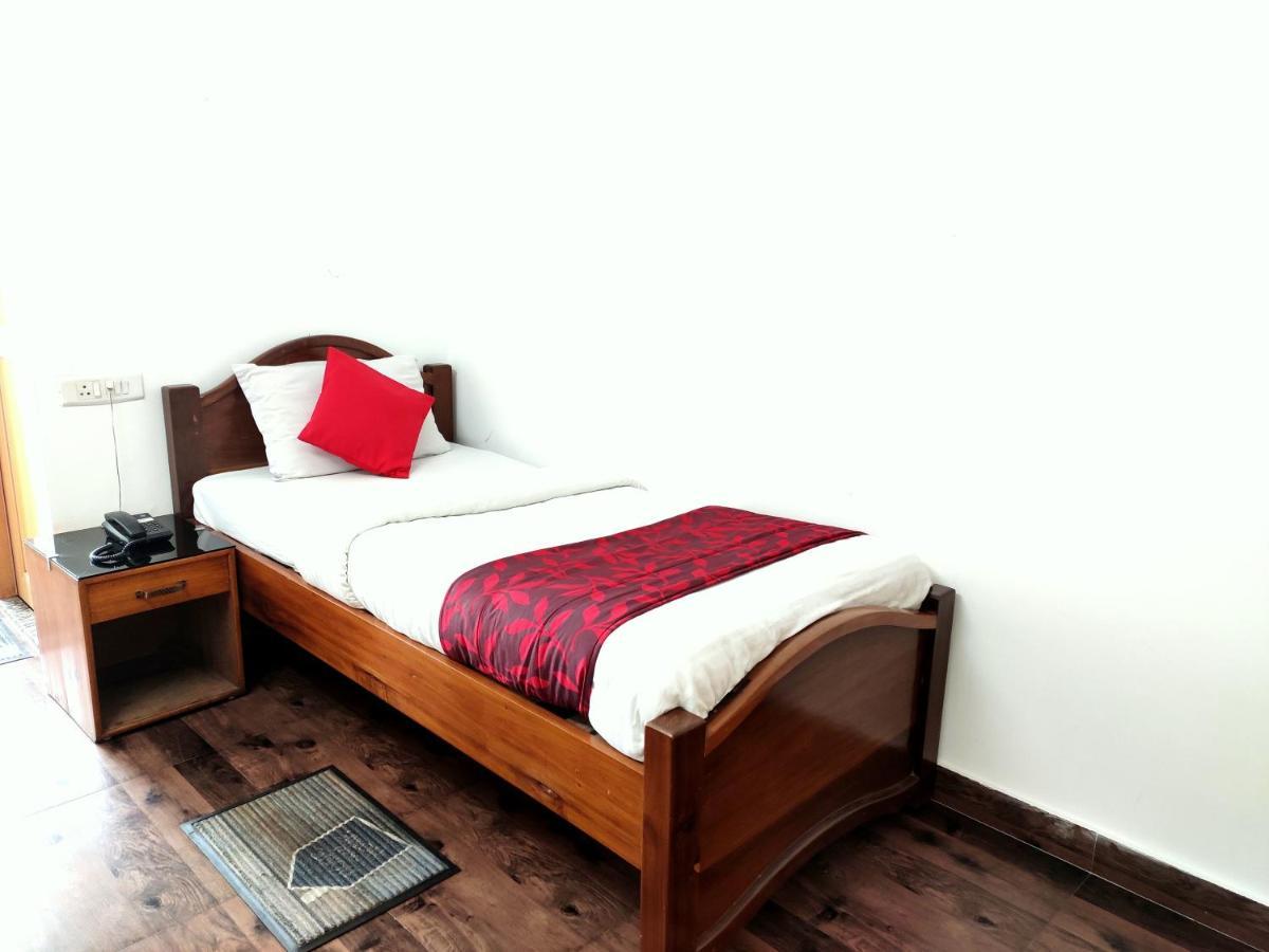 Hotel Nakshatra Karimganj Exterior foto