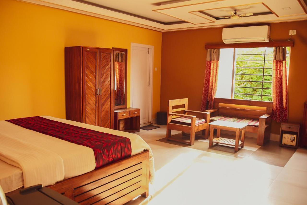 Hotel Nakshatra Karimganj Exterior foto